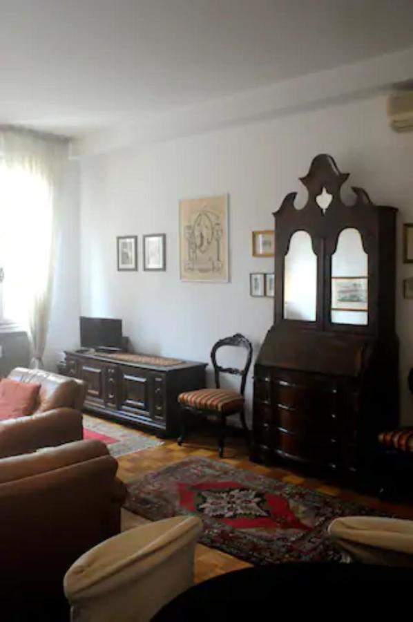 Апартаменти Charming Flat With Terrace Over The Canal Венеція Екстер'єр фото